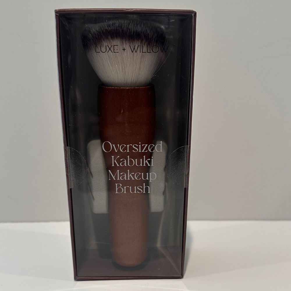 Luxe + Willow Kabuki Oversized Makeup Brush for Precise Controlled Application.